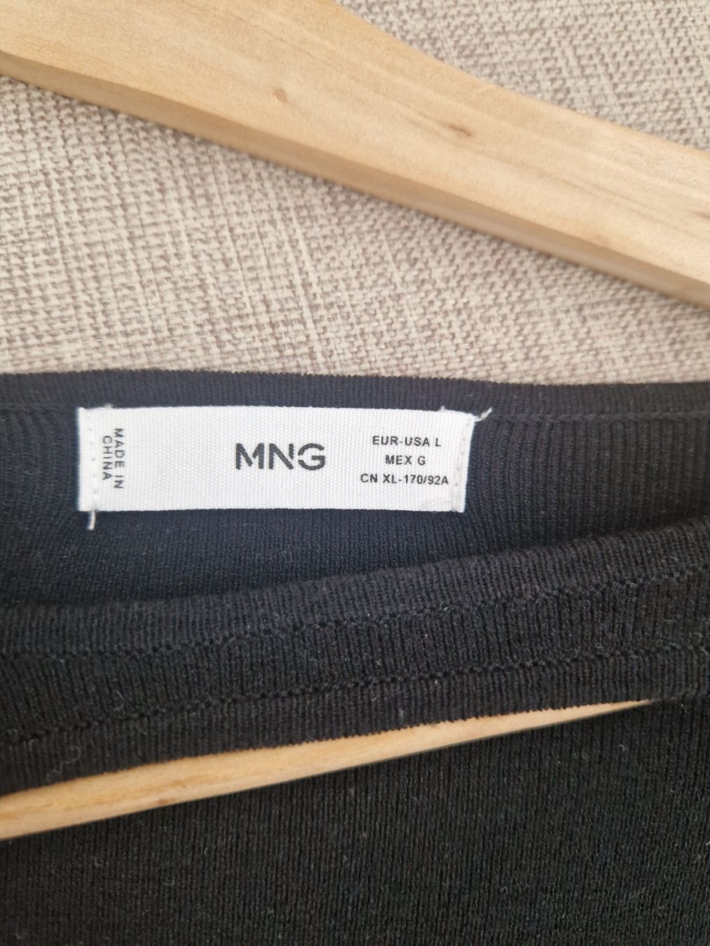 Pullover & Sweatshirts: Schwarzer Mango Pullover mit Ausschnitt, L, Top Zustand! – Gebraucht aus Erlinsbach SO von ULIKH 4