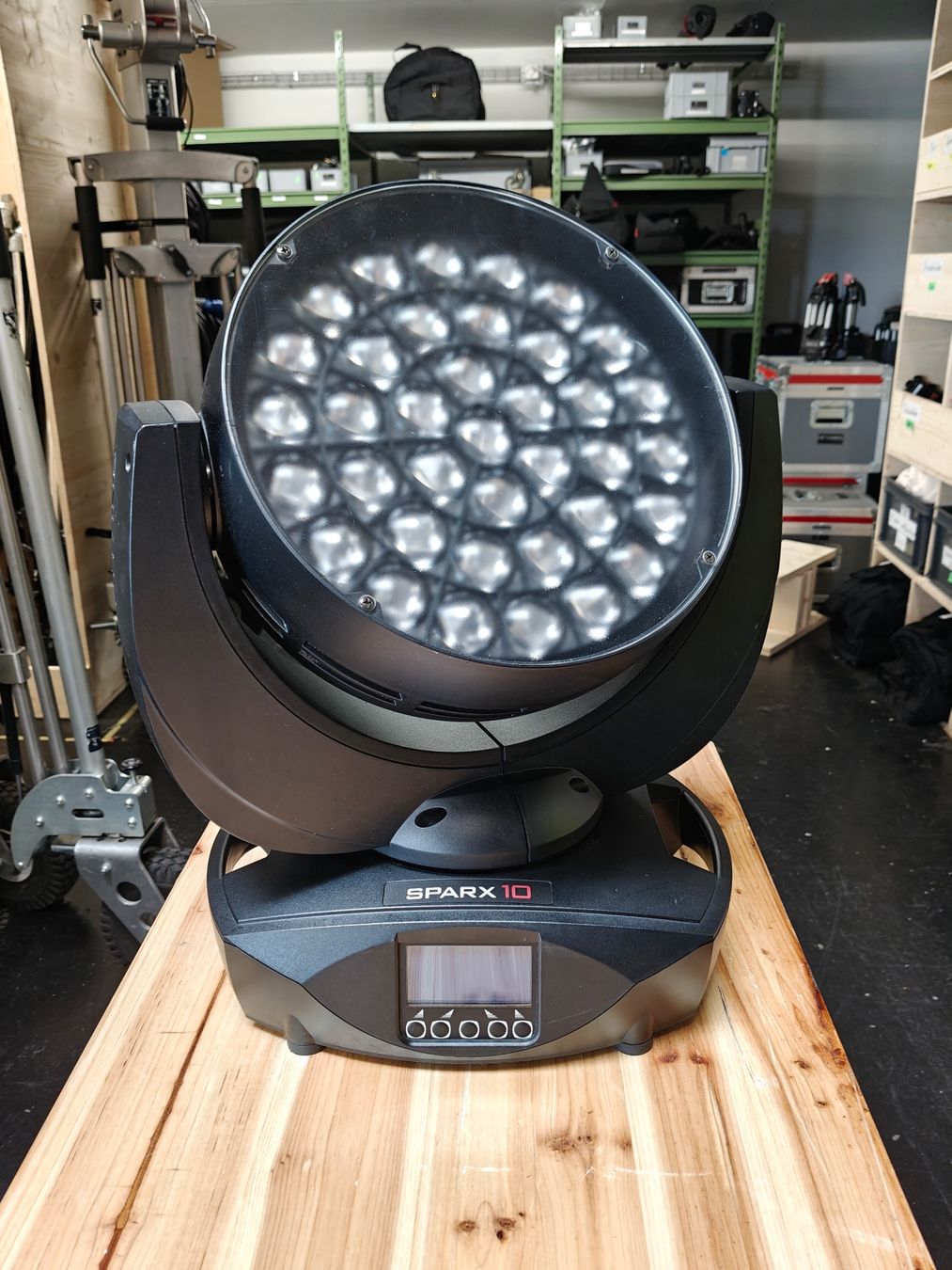 Lampade: JB Sparx 10 Moving Head Single Unit with Clamp – Usato da Schlieren venduto da CINElight