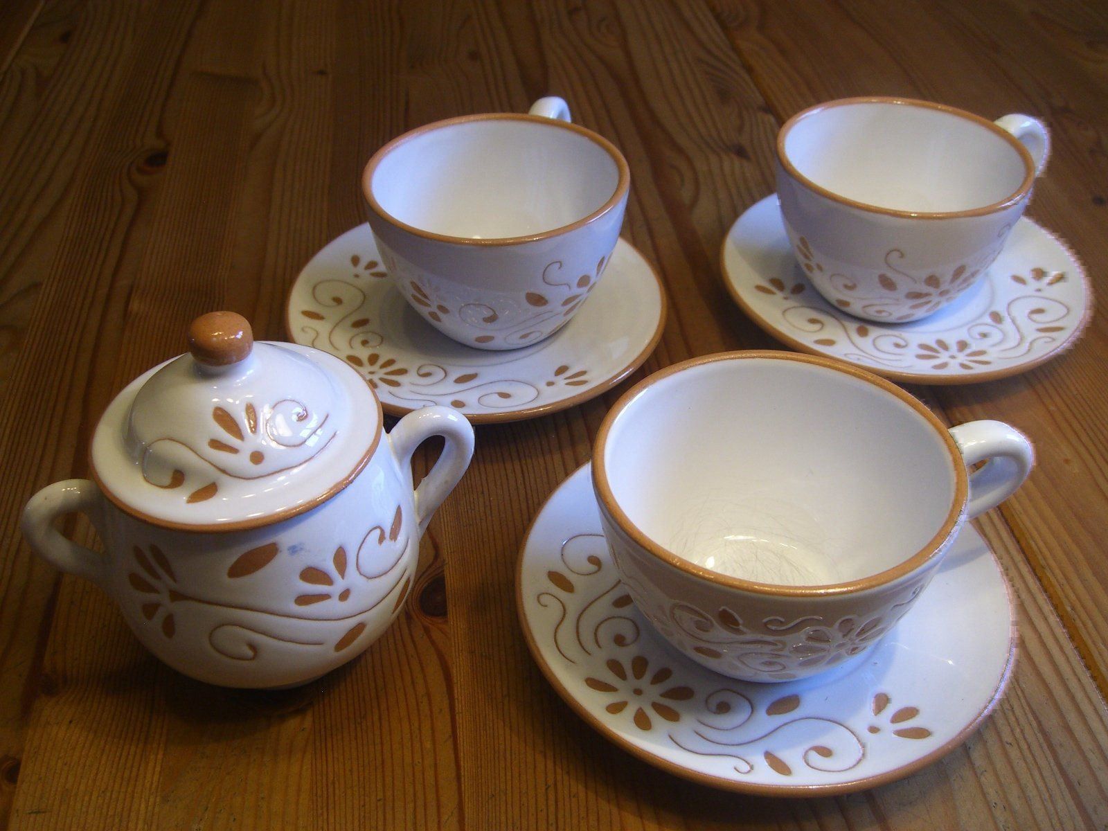 Set di piatti: handgetöpfertes Kaffeegeschirr Keramik – Usato da Winterthur venduto da Gaia