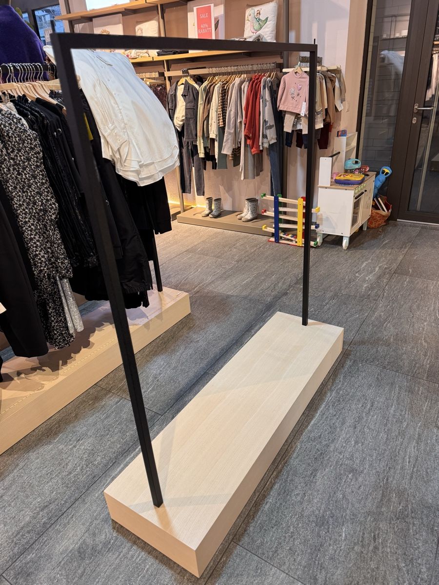 Altro in Decorazioni & Accessori: Kleiderständer, Kleiderstange, Ständer, neuwertig – Usato da Uitikon Waldegg venduto da jda_s8hb 2