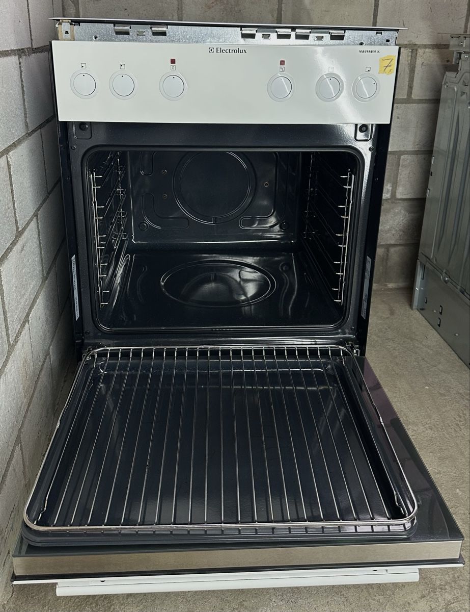 Appareils de cuisine: Elektrolux Backofen mit Glaskeramikherd – D'occasion à Pieterlen par kra_s8rv 5