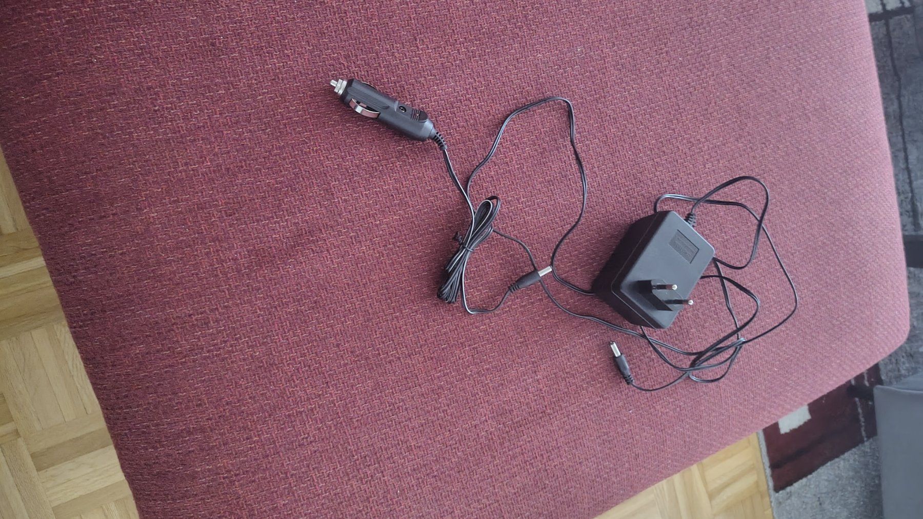 Chargeurs de batterie: Starthilfe Geraet mit Kompressor und Powerbank – Défectueux à Suhr par nogil 2