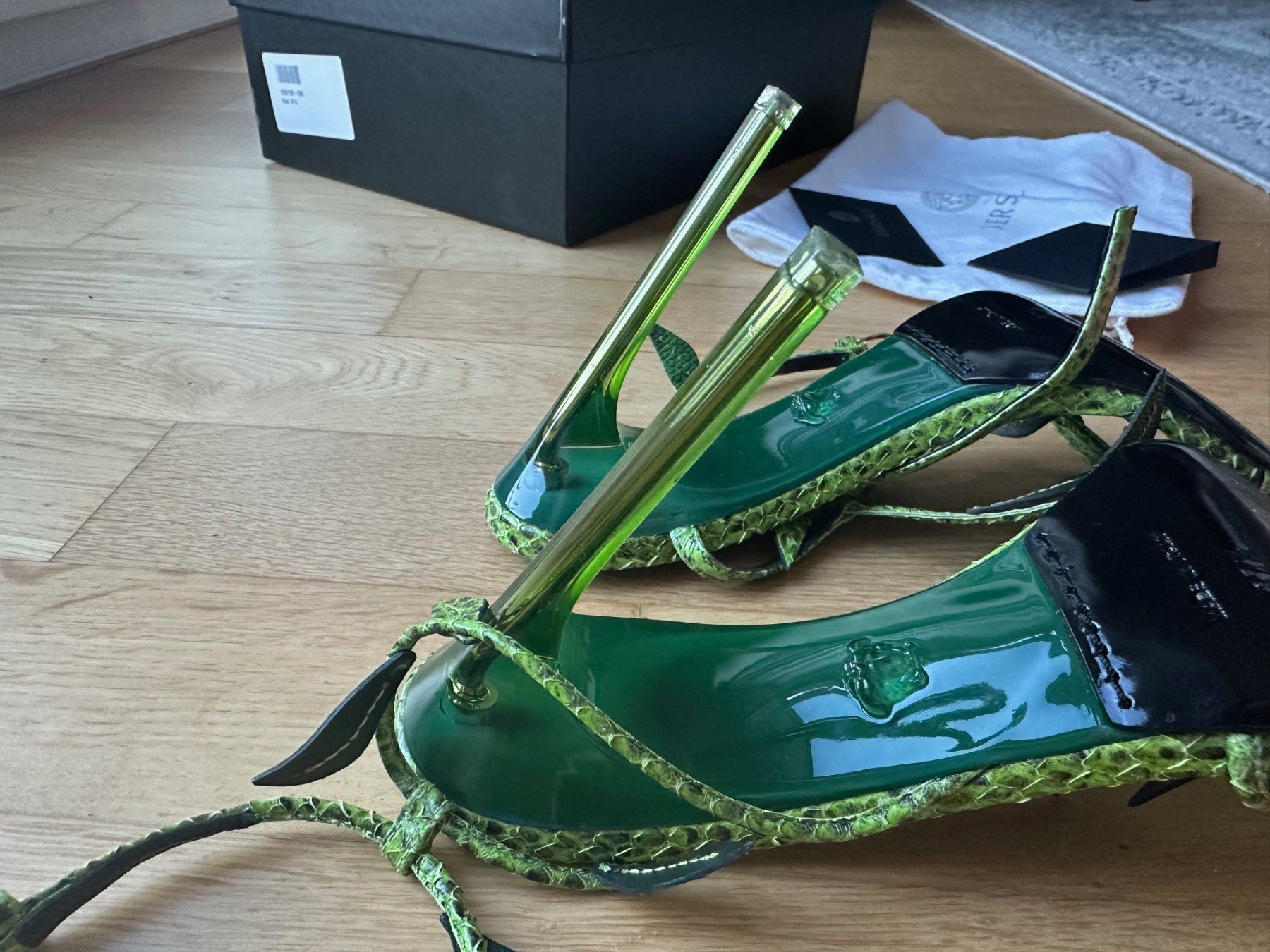 Versace Scarpe da donna: VERSACE Python Heels, Gr. 37,5,  J. Lo, NP  € 1.100,00 – Usato da Eggersriet venduto da Swiss2909 7