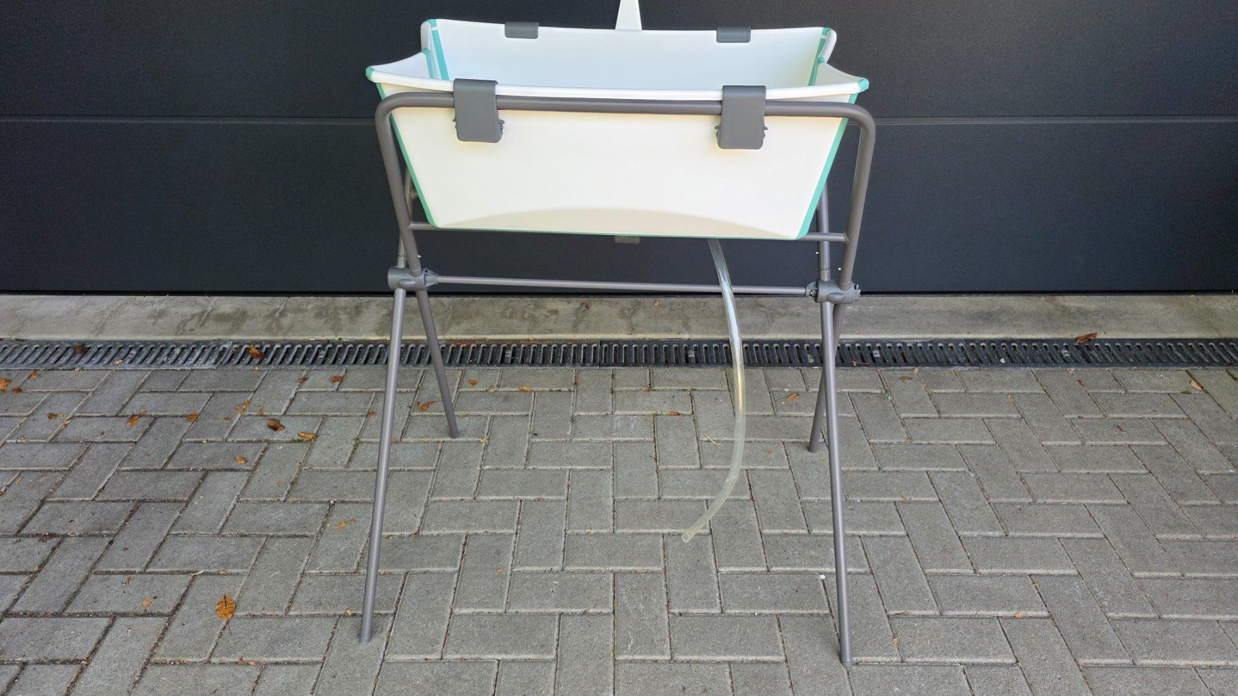Stokke Vasche da bagno: Stokke Babywanne mit Gestell – Usato da Liestal venduto da Lordthebruce
