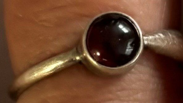 Ringe: Ring Silber Granat – Gebraucht aus Basel von machplatz