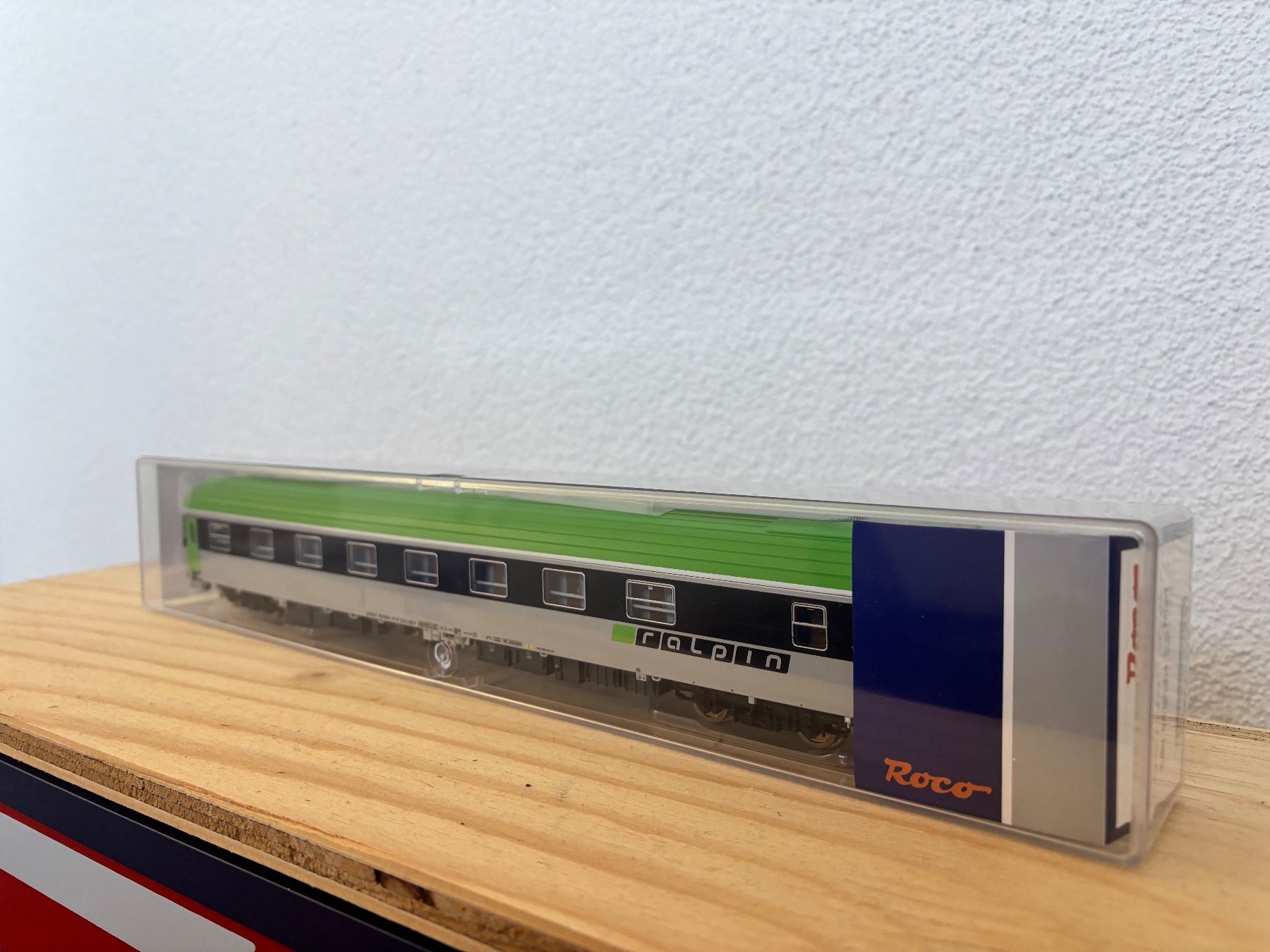 Roco Modellini di ferrovie: RAlpin Begleitwagen WLABmz – Nuovo e nell'imballaggio originale da Rapperswil BE venduto da Bueti_ 1