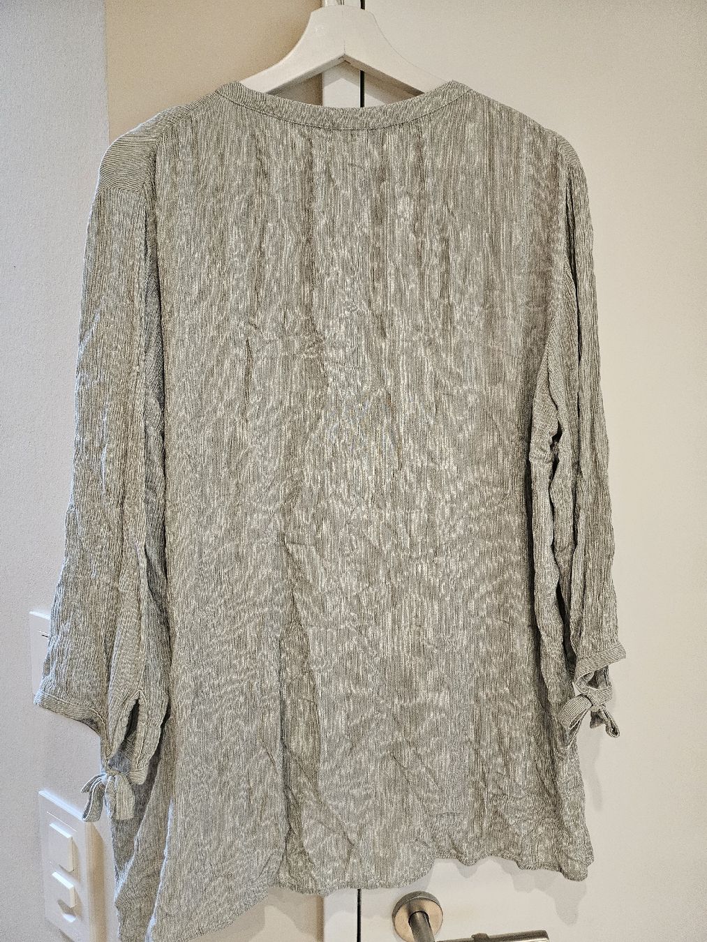 Blusen: Street One Bluse grün gestreift 42/44 – Gebraucht aus Allschwil von na.wi.90 4
