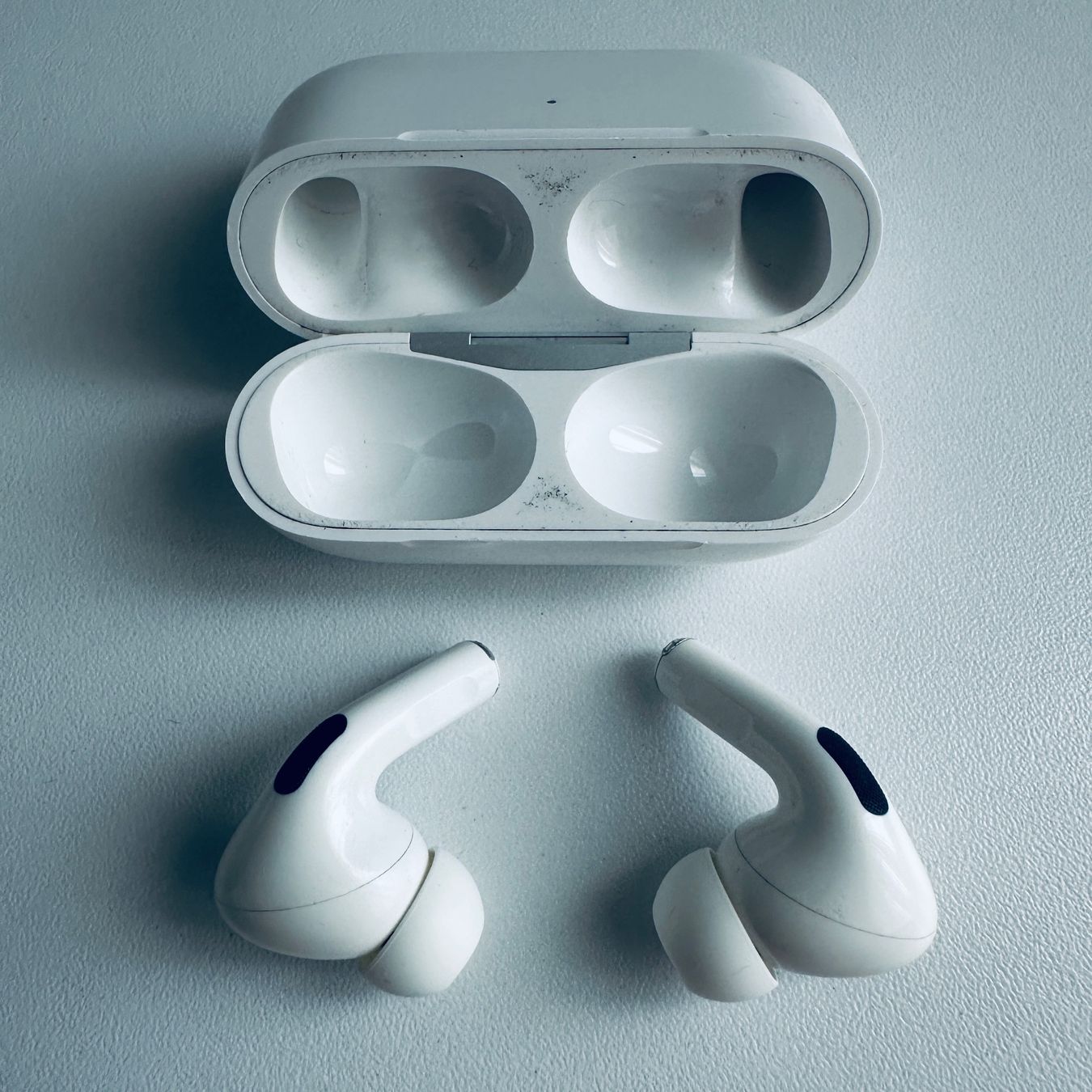 Apple Cuffie: Original Apple AirPods Pro 1 Gen. mit Wireless Case & Kabel – Usato da Basel venduto da MY.AIRPODS.SHOP 1