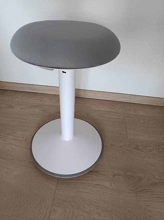 Sgabelli: Sitzhocker Wackelhocker SWING – Usato da Brütten venduto da engiadinaa