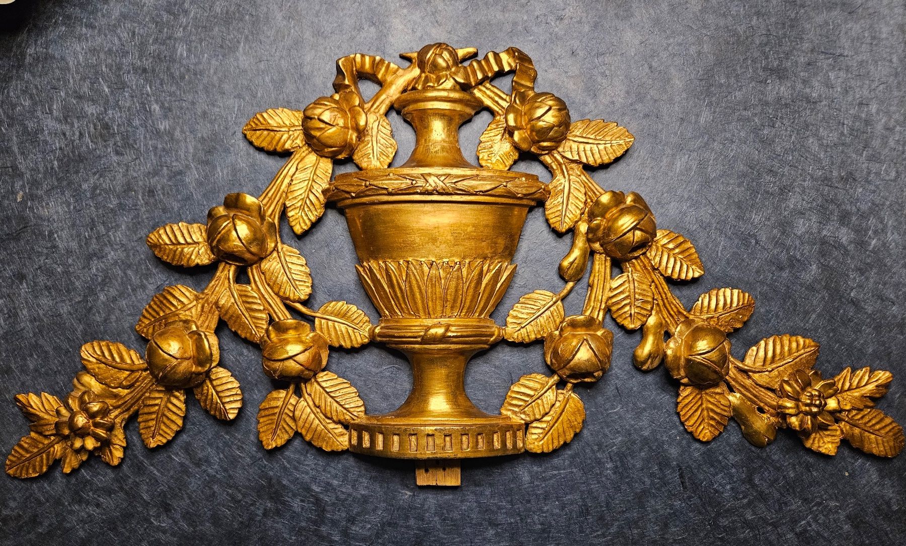 Tutte le decorazioni: Boiserie, Holzornament, vergoldet – Usato da Muri b. Bern venduto da rasastro