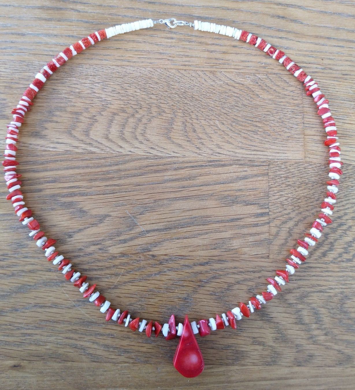 Catenine: KORALLEN KETTE WEISS UND ROT – Usato da Romanshorn venduto da BoutiqueA 3