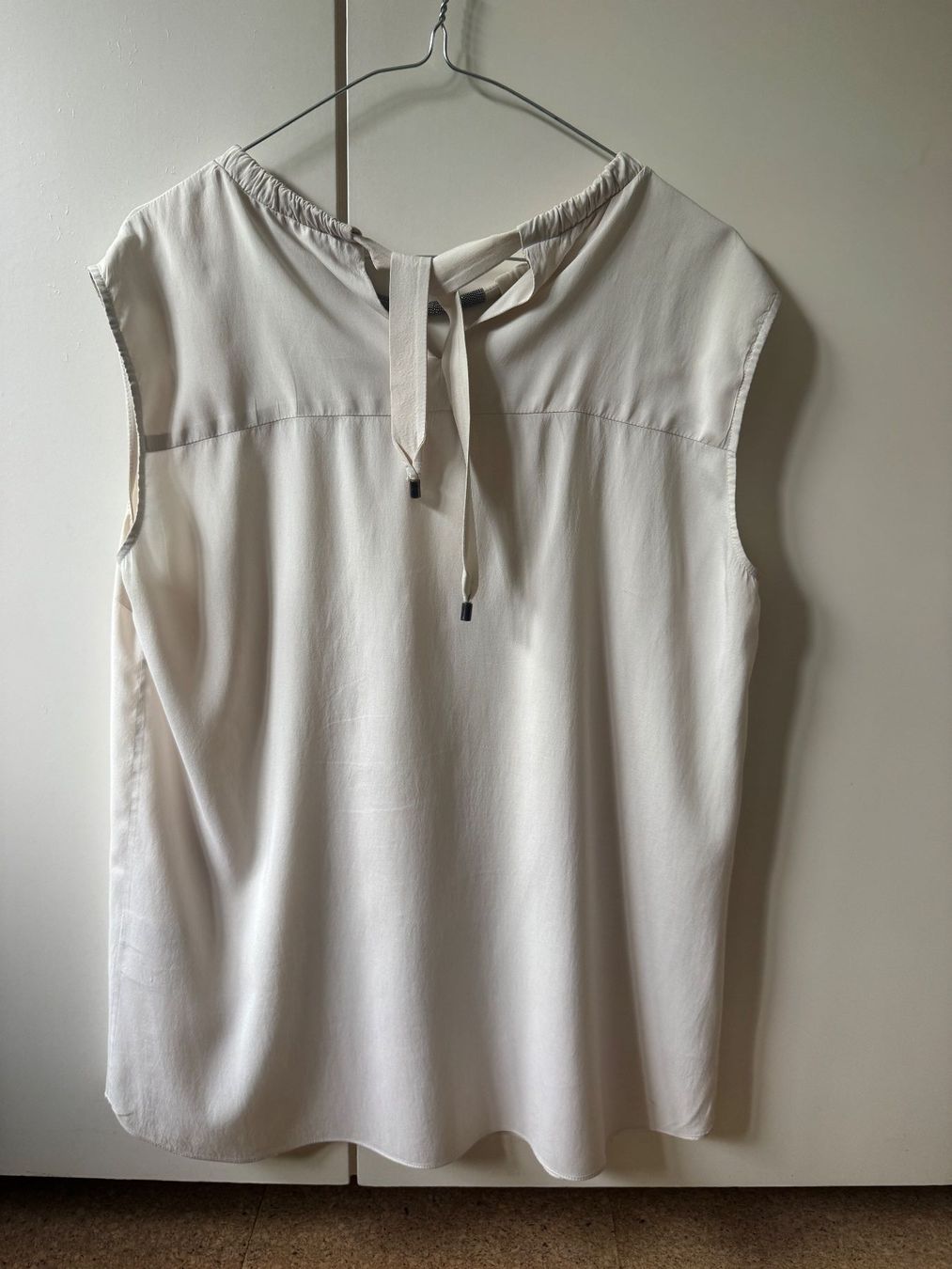 Brunello Cucinelli Top: Damen Seidentop Brunello Cucinelli beige – Usato da Baar venduto da Arina2 5