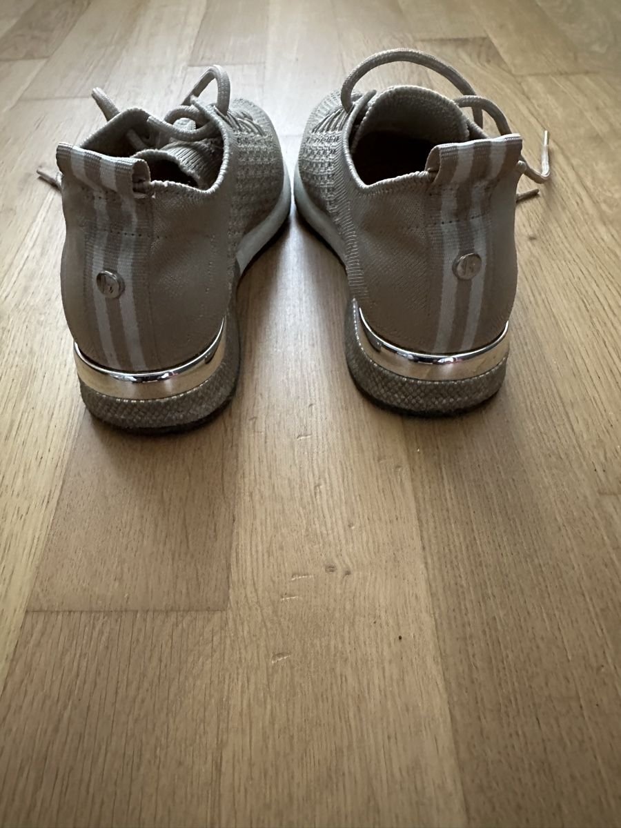 Damenschuhe: La Strada Sneakers, Grösse 36, Beige – Gebraucht aus Wil SG von millass 1