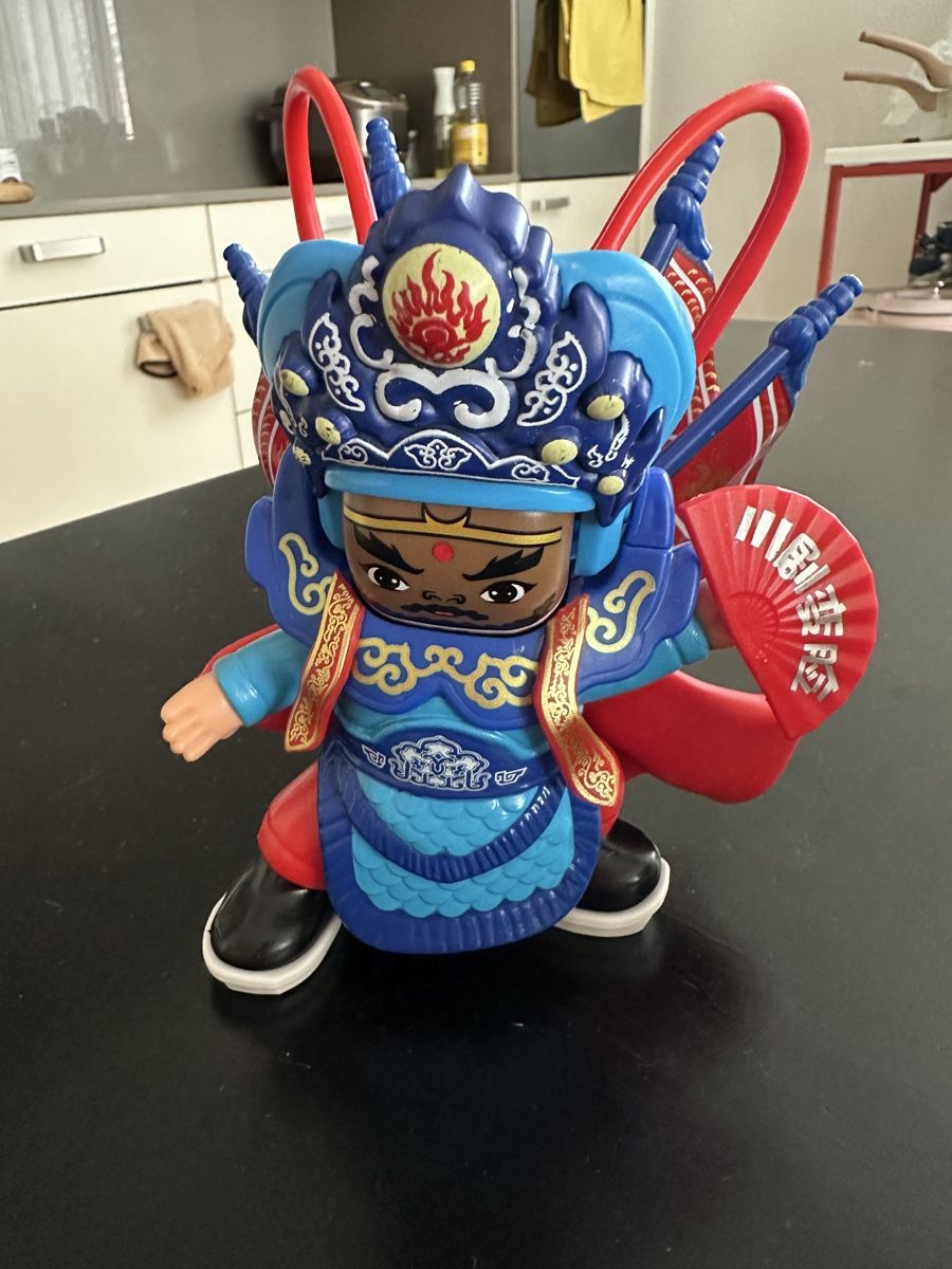 Bambole: Changing face Chinese Opera Warrior Toy – Nuovo (secondo la descrizione) da Gattikon venduto da Sarahs_Schatzkammer 2