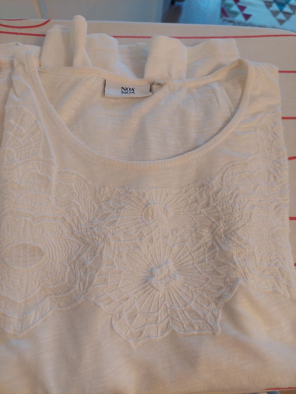 T-shirt: 4 weisse t-shirt – Usato da Adliswil venduto da Boncoinsuisse 2