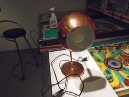Kupferfarbene Tischlampe