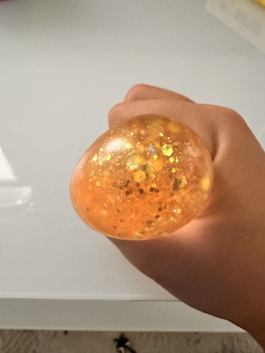 Spielzeuge: Ein Orange Squishy – Gebraucht aus Wil SG von Kardii 2
