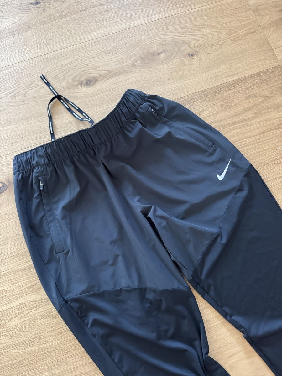 Nike Hosen: NIKE Performance Essential Pant L – Gebraucht aus Basel von snowkati 2