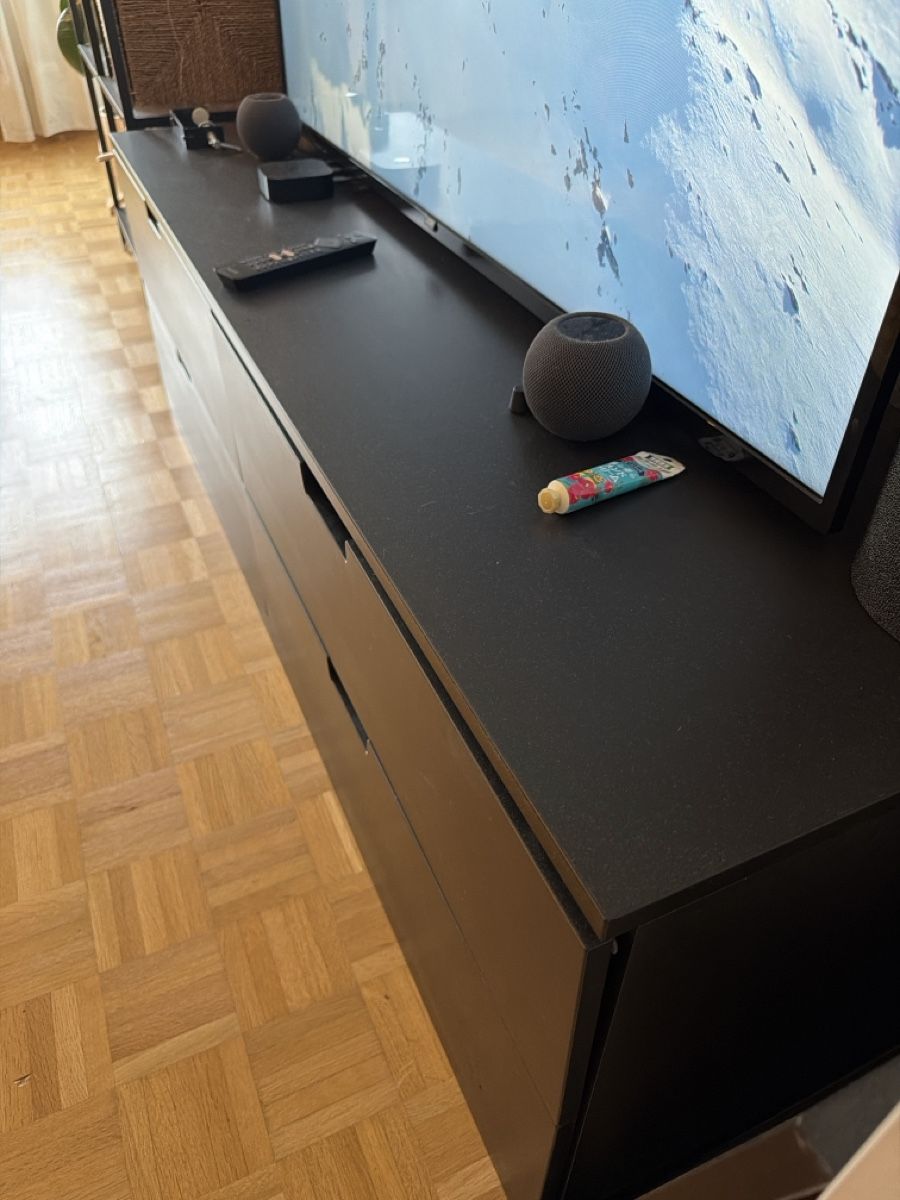 Ikea Cassettiere: Schwarzes TV-Lowboard mit Schubladen – Usato da Thalwil venduto da Artii101 1