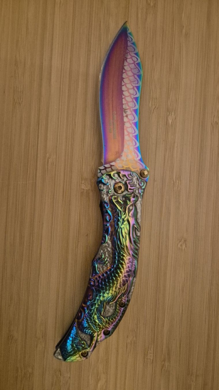 Zubehör: Taschenmesser Drachen Design Regenbogen Optik – Gebraucht aus St. Gallen von justmeeee