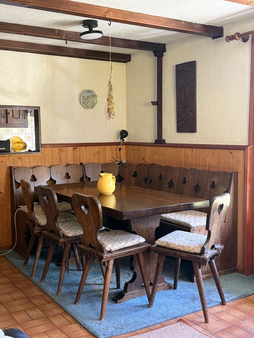 Set di tavolo e panche: Ensemble table, chaises et banc d'angle en bois massif – Usato da Les Marécottes venduto da Tom.fox