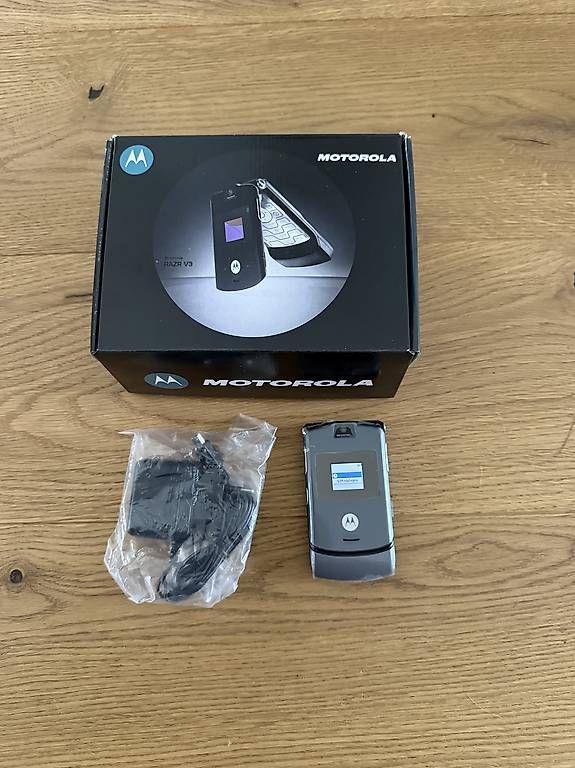 Handys / Smartphones: Motorola Razr V3 – Gebraucht aus  von  1
