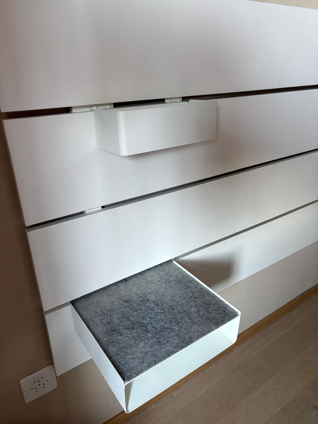 Ikea Letti: Modernes Kopfteil, weiss, Top Zustand – Usato da Basel venduto da nat_7yc5 2
