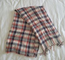41. Foulard Tommy Hilfiger carreaux 