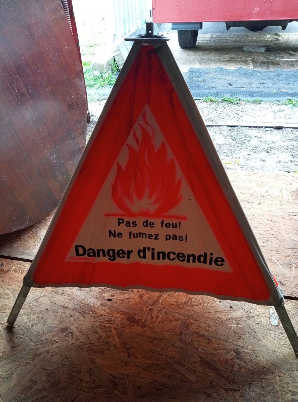 Allestimento di negozi e stand fieristici: Trepied de signalisation – Usato da Bienne venduto da Daniel_Schader 1