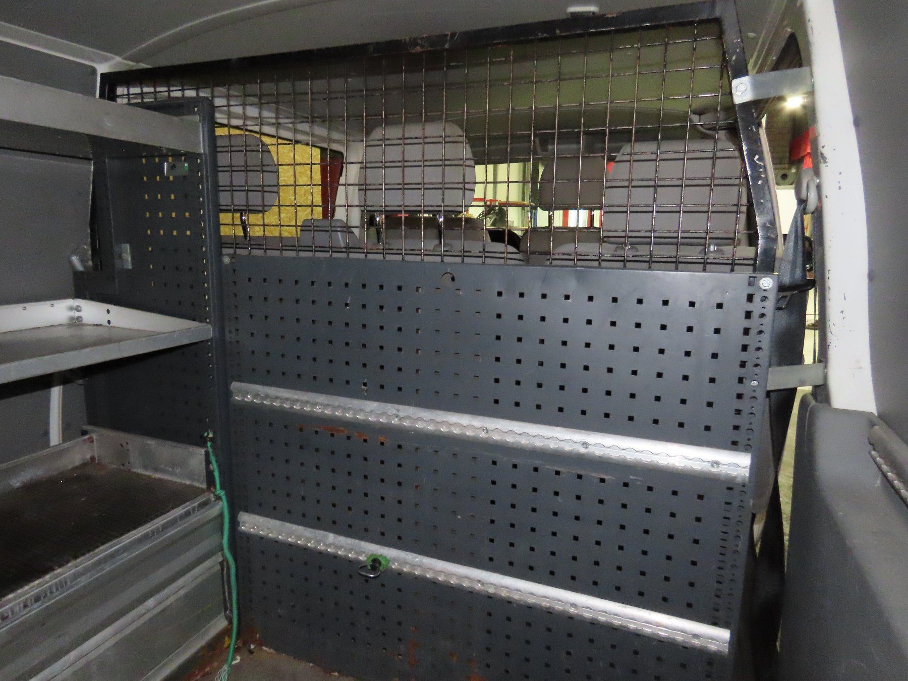 Griglie e Inferriate: Trenngitter VW Bus – Usato da Alpnach-Dorf venduto da Hess-Automobile 1