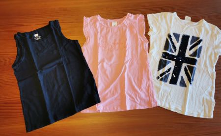 Drei T-Shirts 134/140