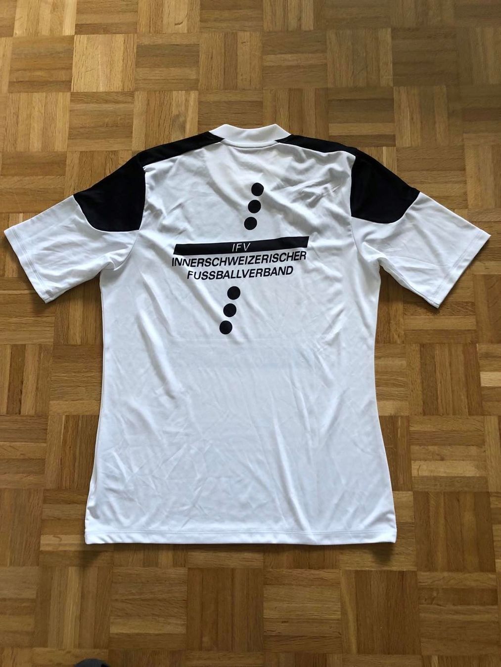 Adidas Leibchen & Hosen: ADIDAS T-SHIRT GROESSE M – Neu (gemäss Beschreibung) aus Münchenstein von alessioivan 1