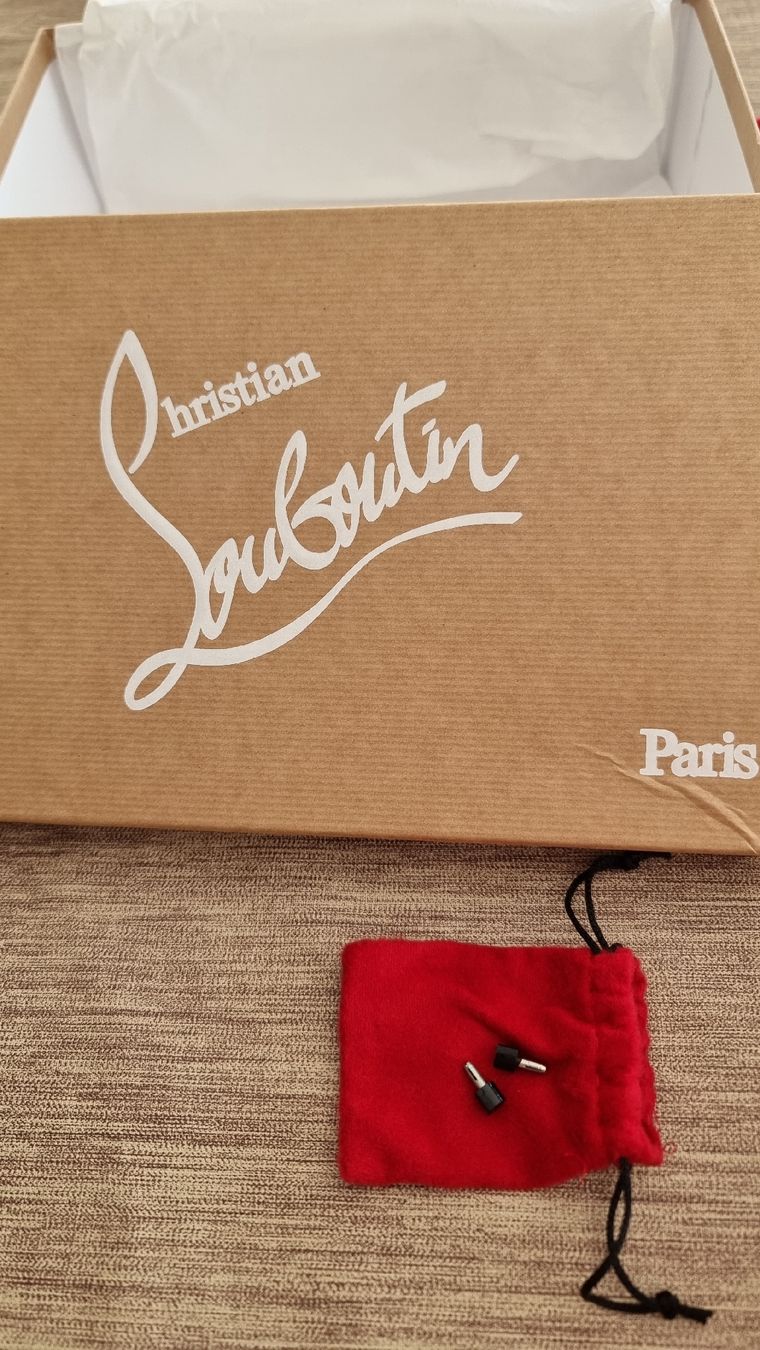 Christian Louboutin Scarpe da donna: Pumps Christian Louboutin Schwarz – Usato da Wil SG venduto da Roxtaa 1