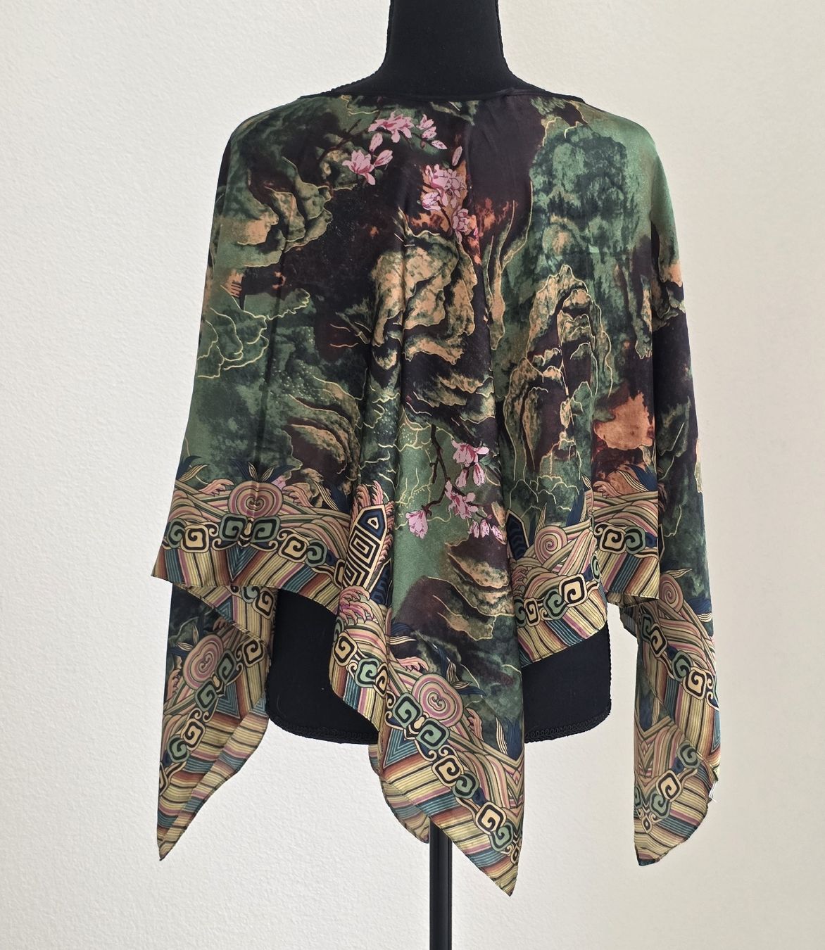 Bolero: Damen Poncho mit Print Grösse Universal Neu – Nuovo (secondo la descrizione) da Rheinsulz venduto da Gilea 3