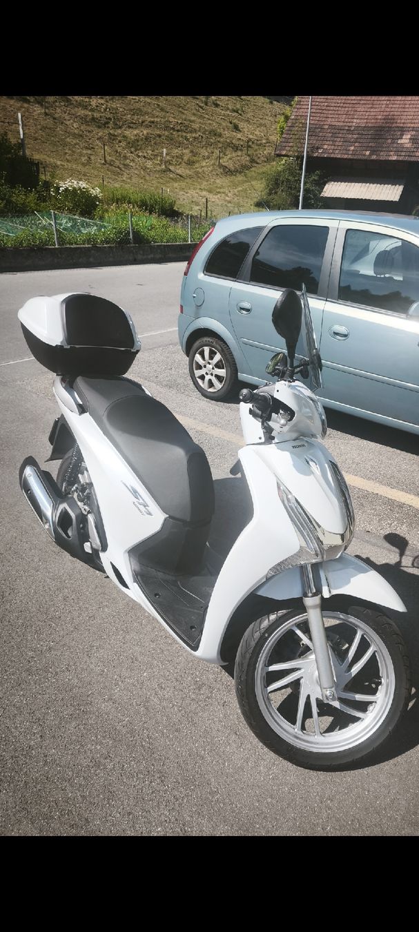 Honda Scooter: Honda SH 125 Top Zustand  – Usato da Wolhusen venduto da Brazzzo 1