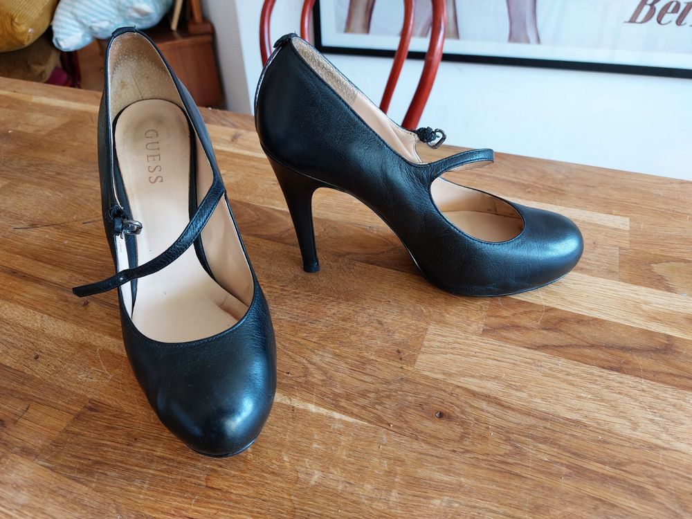 Schwarze Guess Leder Pumps mit Riemchen Gr sse EU 39 UK 6