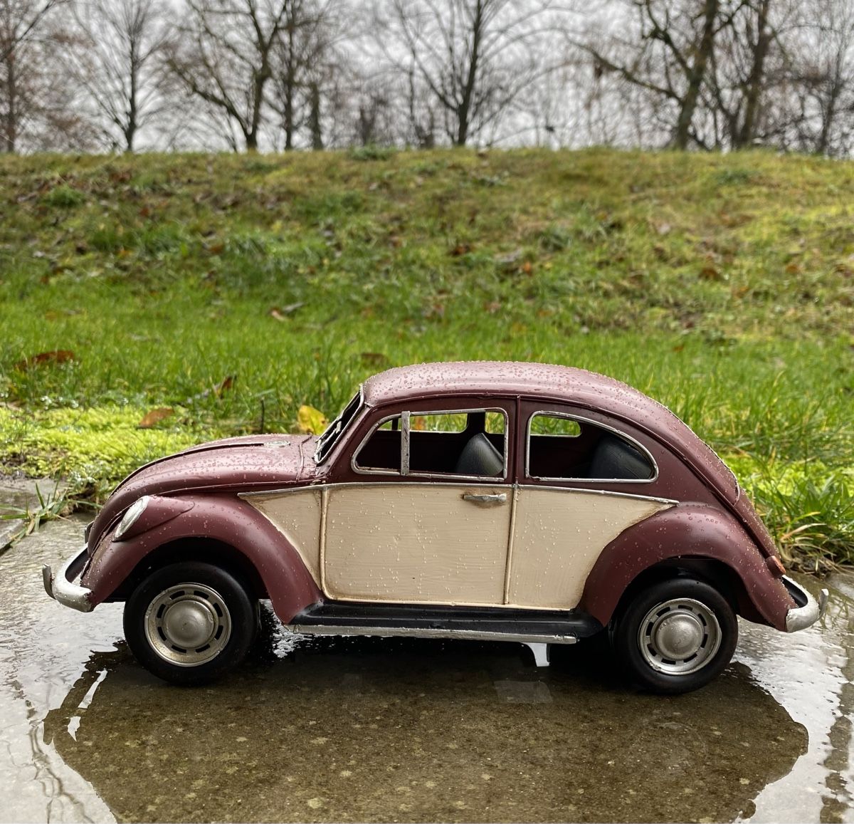 Volkswagen Modellini d'auto: VW Käfer Weinrot &  Beige aus Blech – Nuovo (secondo la descrizione) da Langendorf venduto da Blechfahrzeuge 3