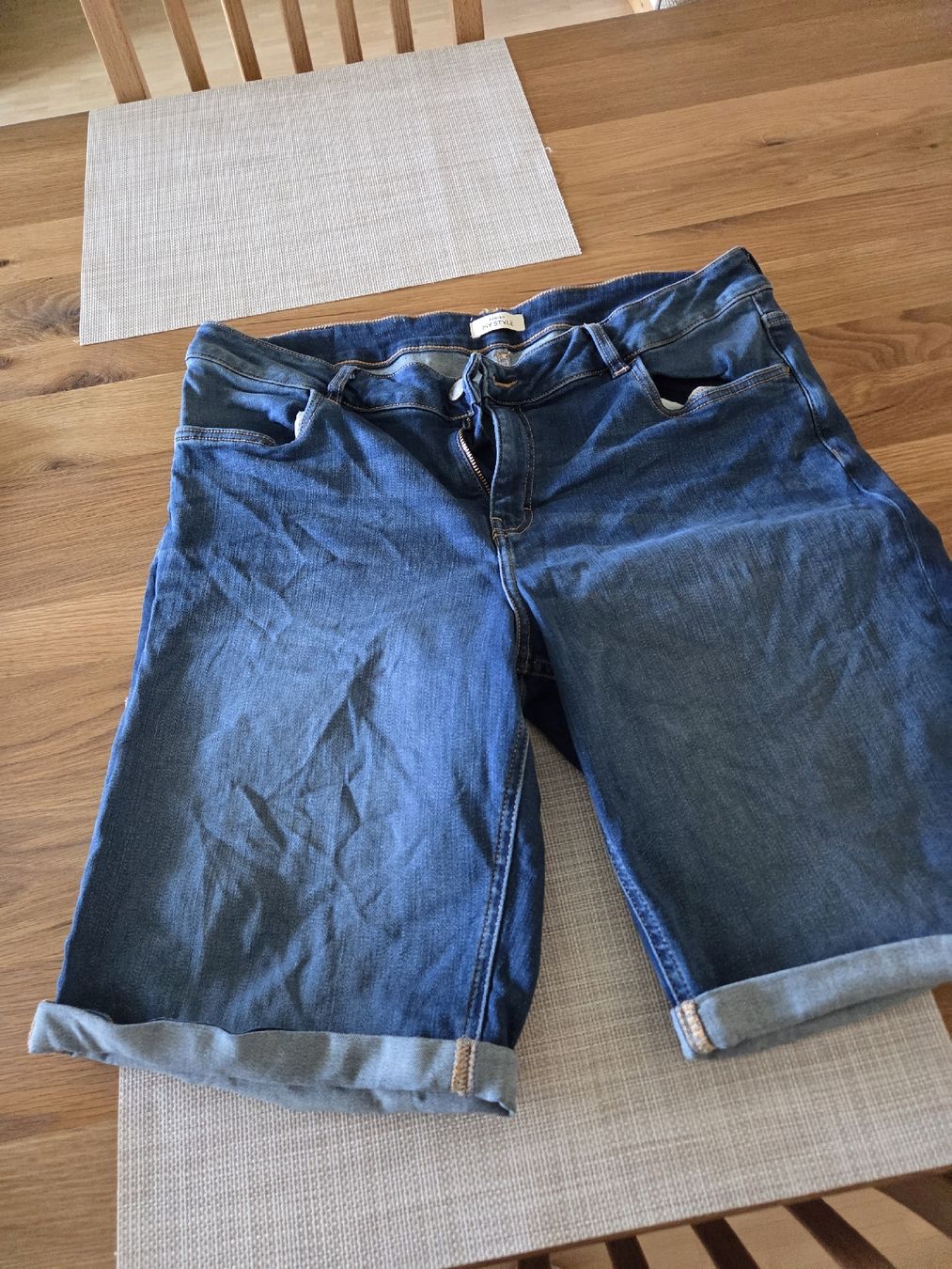 Jeans: Jeansshorts light blue Grösse 46 – Usato da Kriessern venduto da Corso03 1