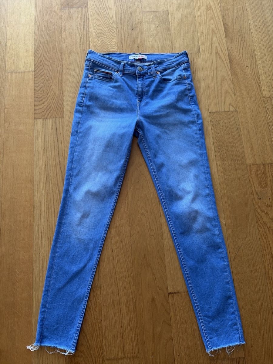 Tommy Hilfiger Jeans: Tommy Hilfiger gr. 28/32 – Usato da Andhausen venduto da bgy_y6xl