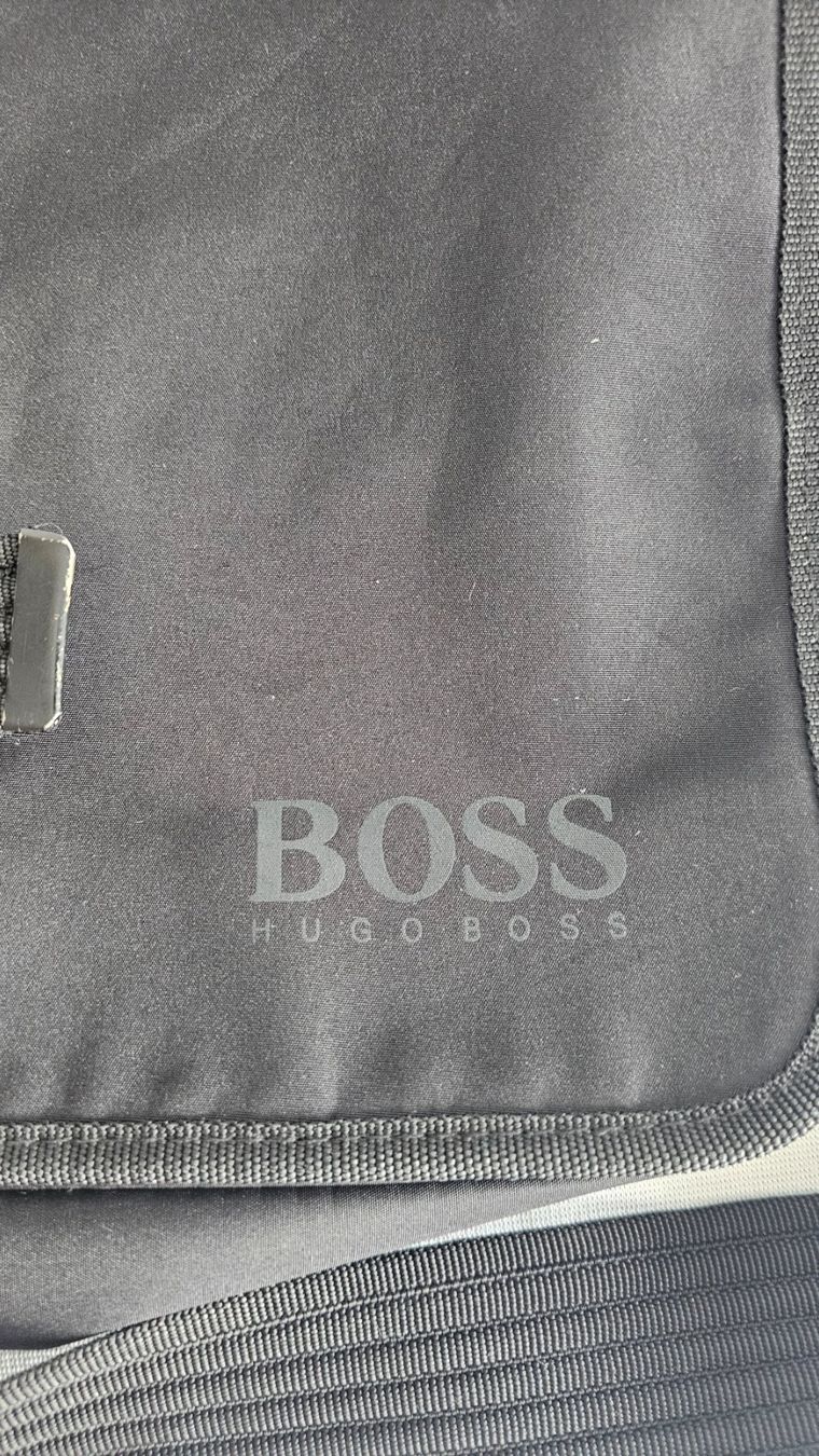 Hugo Boss Borse: ***HUGO BOSS*** Umhängetasche – Usato da Bronschhofen venduto da Xena37 4