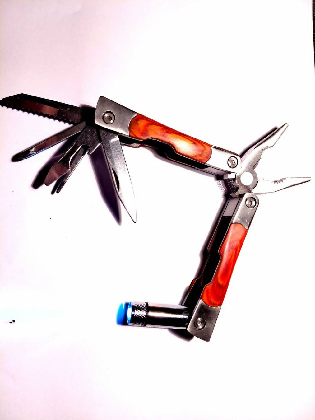 Coltelli tascabile: Das Profi-Multitool stark und massiv ‪/ + LED LAMPE – Nuovo e nell'imballaggio originale da Minusio venduto da graziano11 2