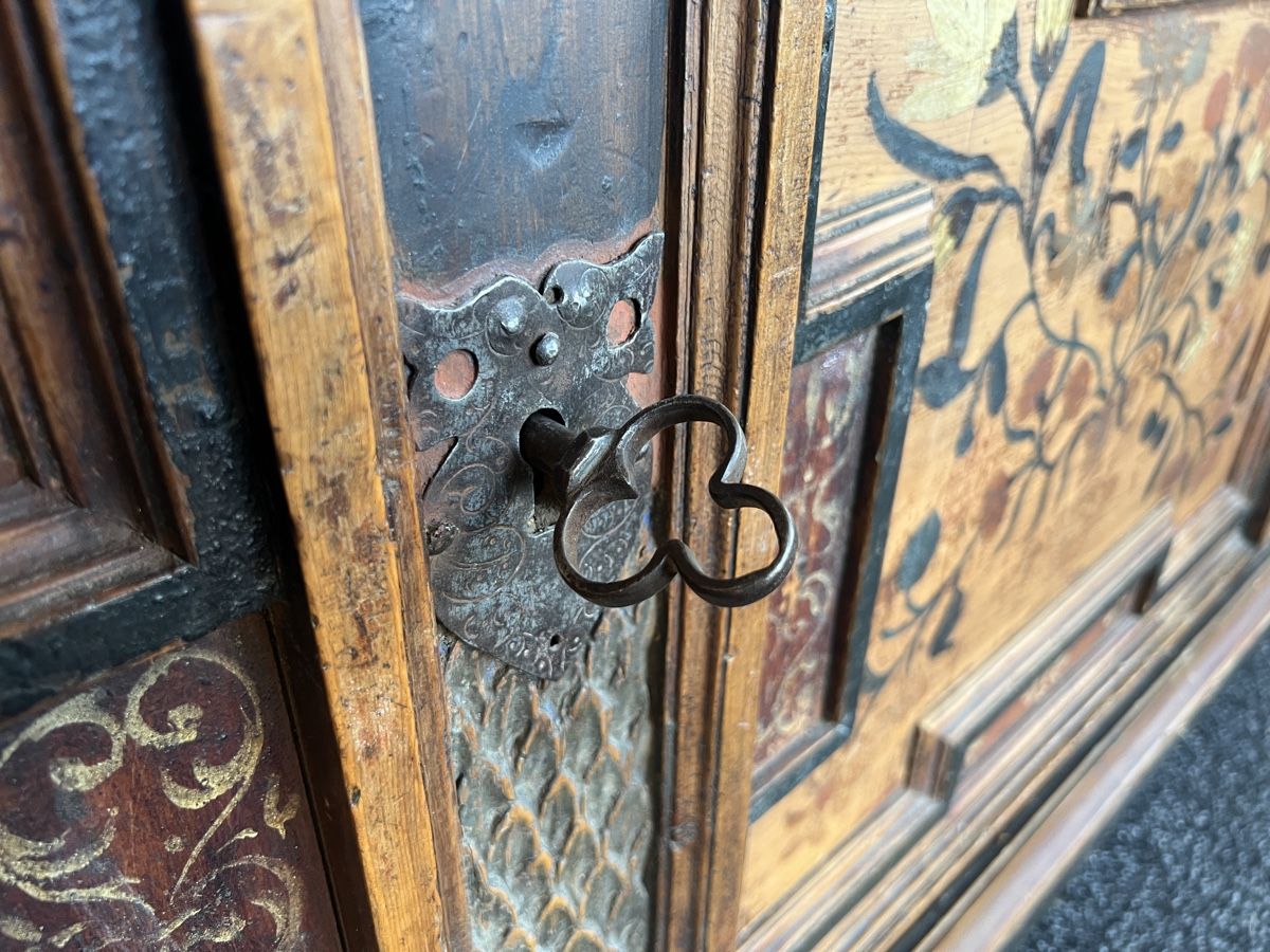 Cassapanche: Frühe Barocktruhe Arve – Usato da Gossau SG venduto da Keller-Antiques 3