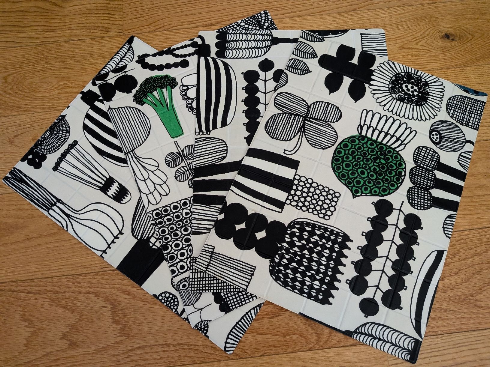 Untersetzer: Tischset Marimekko 4er Set schwarz weiss – Gebraucht aus Winterthur von Prishy