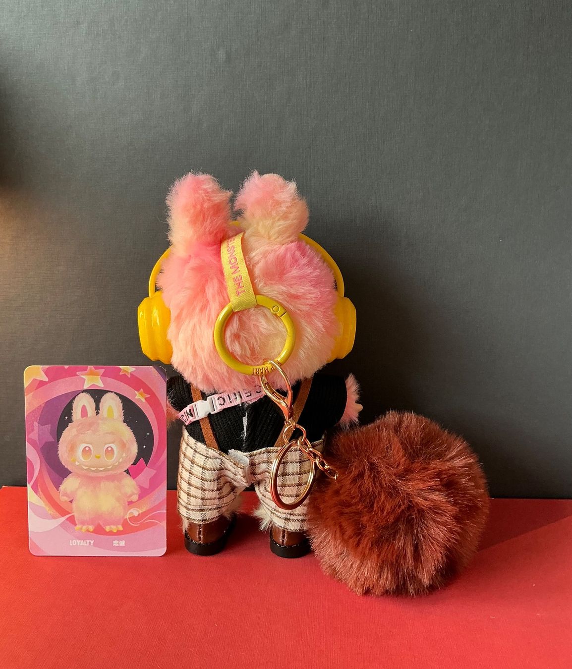 Statuette: Authentic custom Labubu Big Into Energy LOYALTY – Nuovo (secondo la descrizione) da Airolo venduto da MomTheBraggerStudio 2