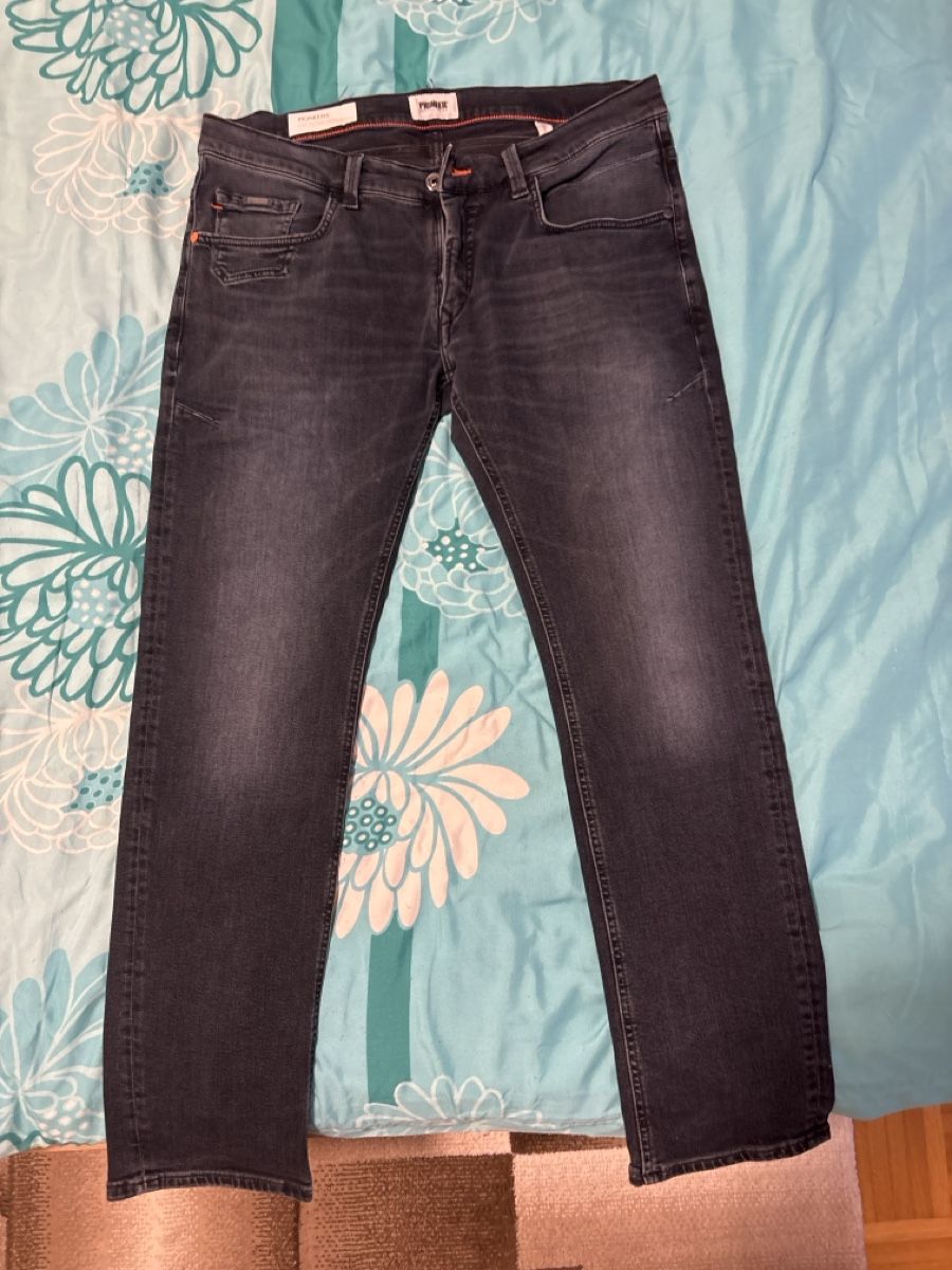 Jeans: Herren Jeans Dunkelgrau Grösse 33/30 – Gebraucht aus Basel von pre_675x
