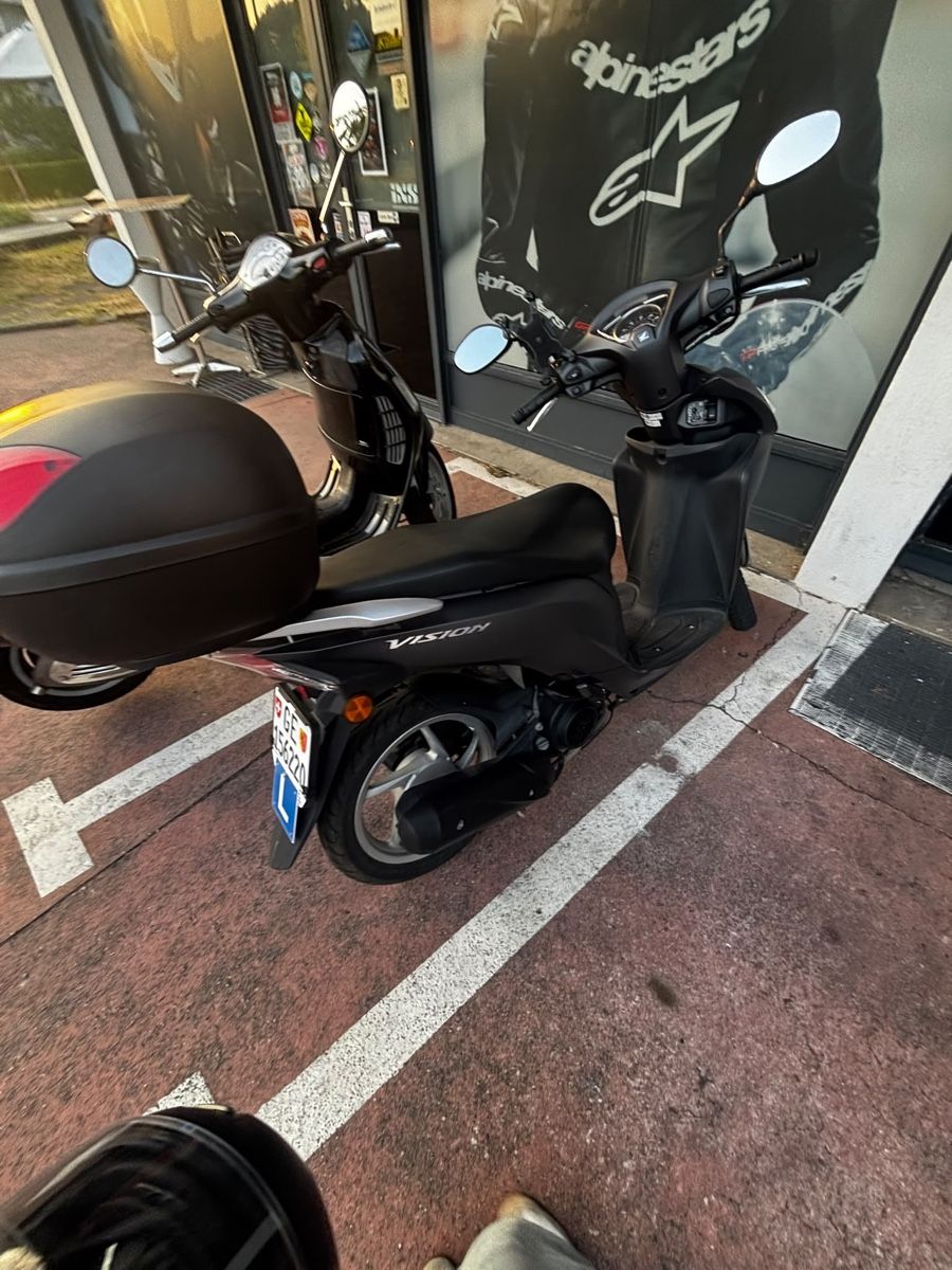 Honda Scooters: Honda vision 110 – Gebraucht aus Veyrier von VeyrierMan 3
