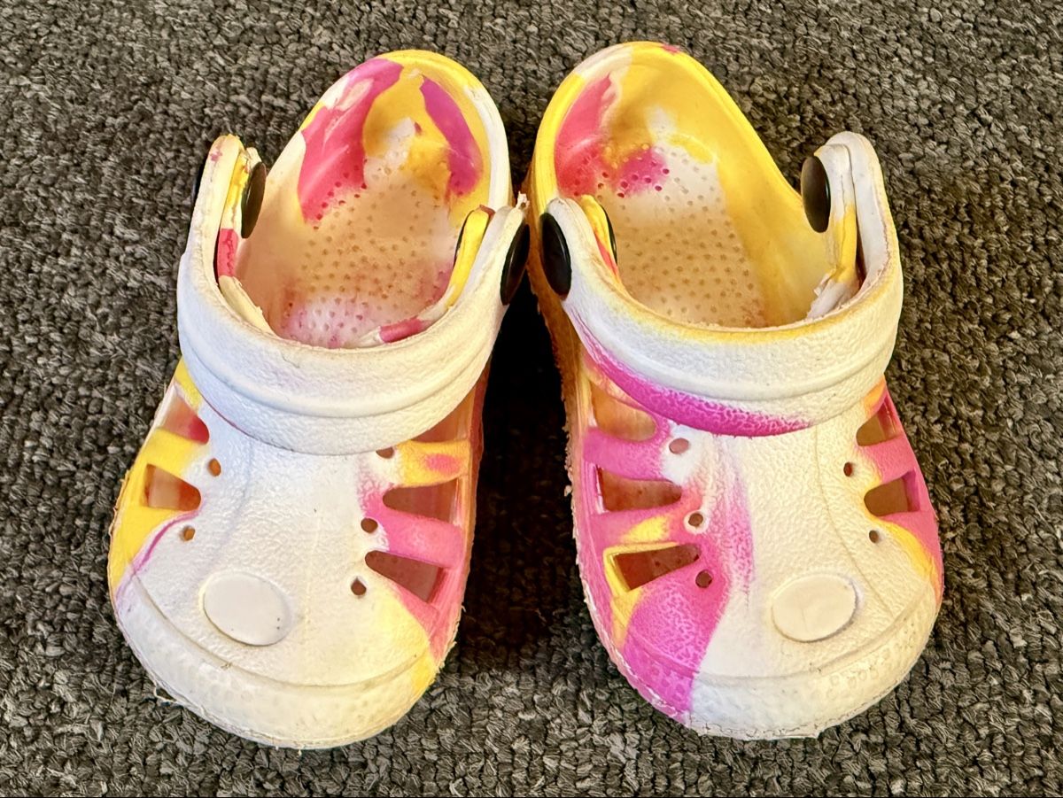 Schuhe für Jungen: Kinder Clogs bunt gemustert – Gebraucht aus Worben von Teddy112