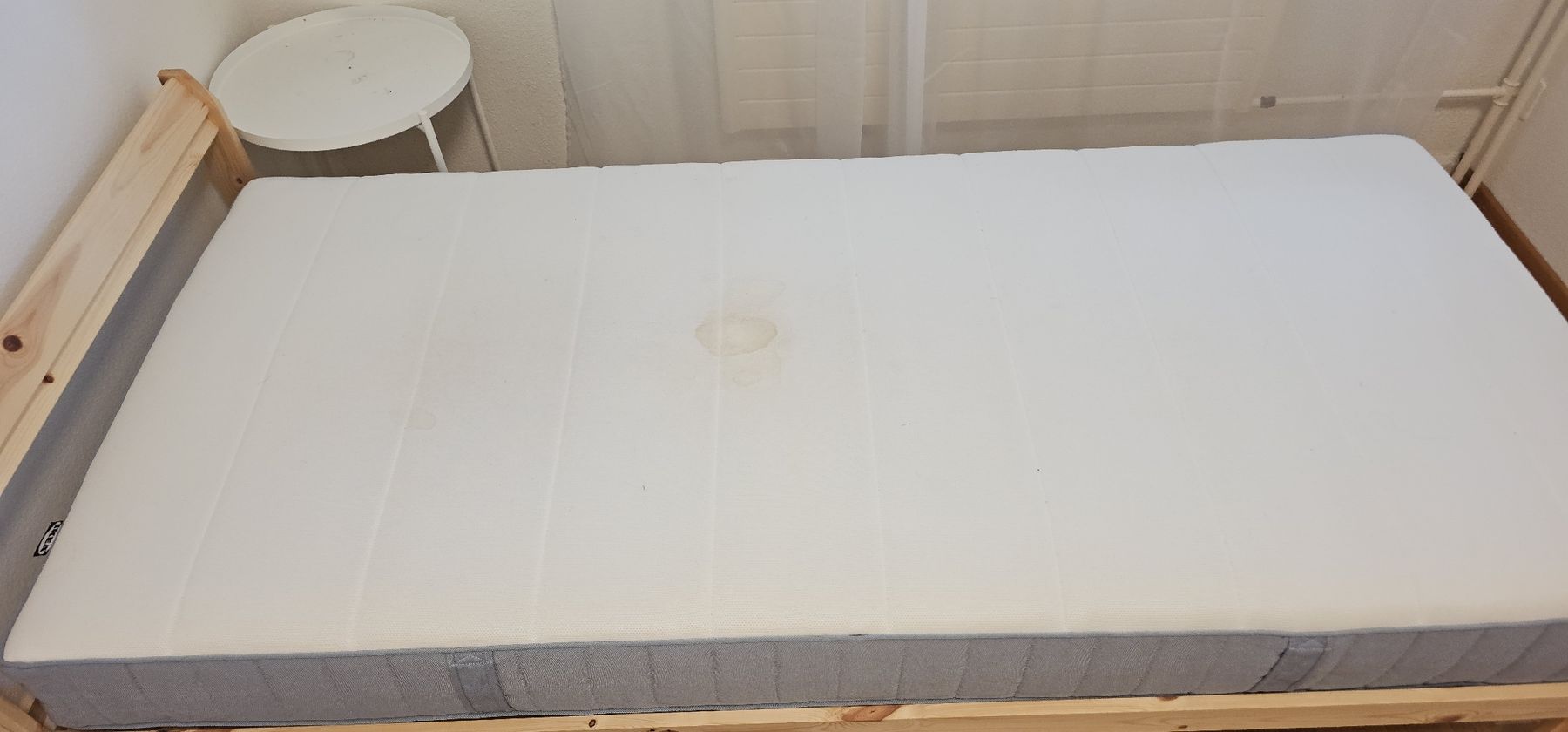 Betten: bed with mattresses and side table – Gebraucht aus Greifensee von gow_8gvy