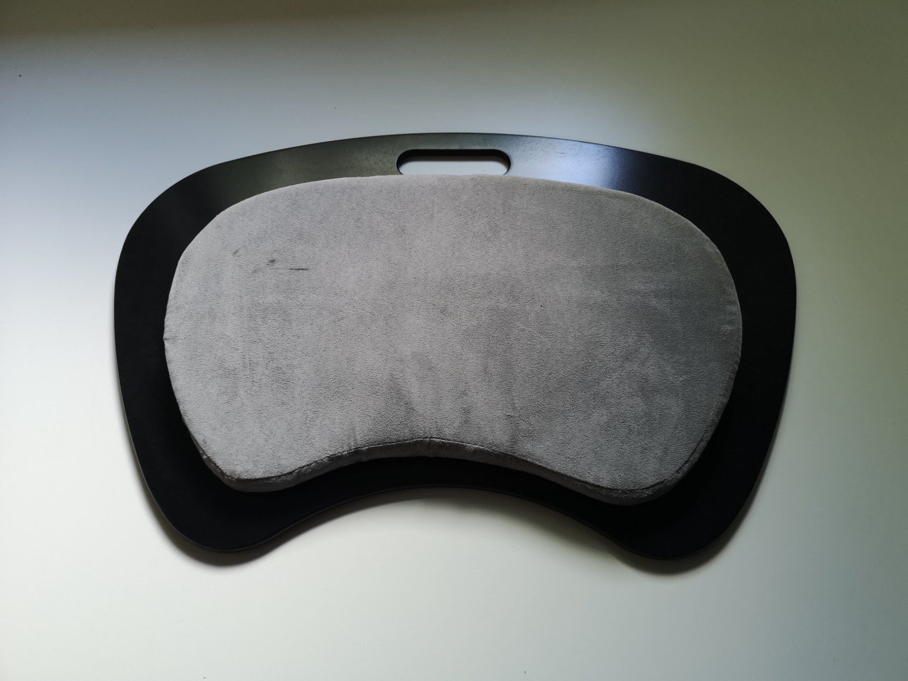 Cuscini: Laptopunterlage mit Kissen – Usato da Rothrist venduto da GIWALD 1