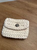 Tasche gehäkelt cremeweiss mit Knopf 